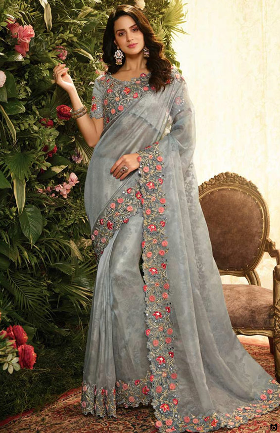 لباس بلند هندی زنانه با پارچه و طراحی خاص