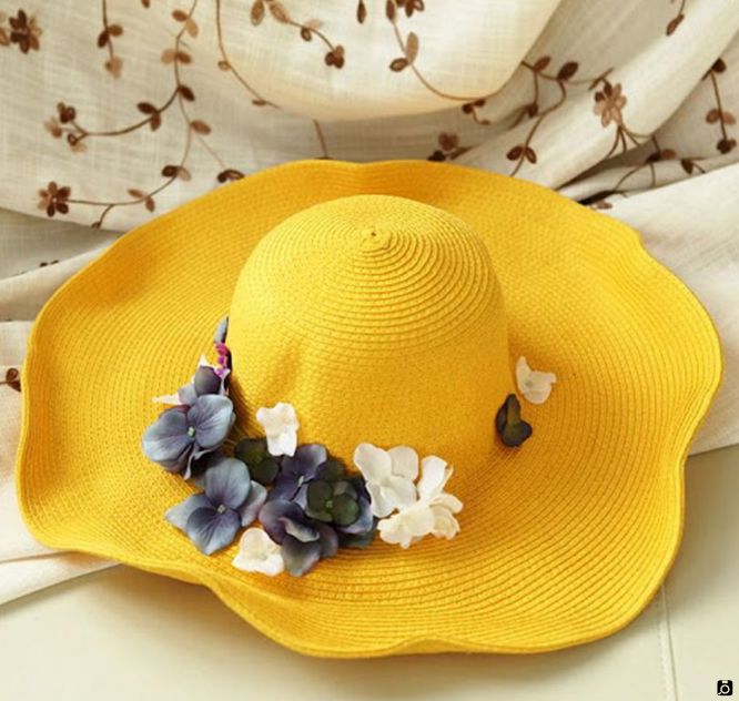 کلاه زنانه شیک و جذاب با گل های دلبر