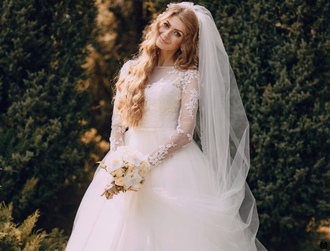 لباس عروسی پفی پوشیده استین بلند