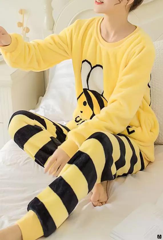 لباس خواب و راحتی کره ای دخترانه طرح زنبور