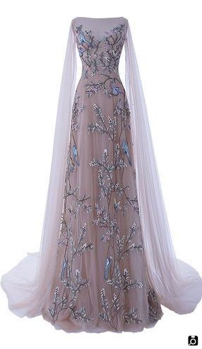 لباس شب نامزدی عروس دوخته شده با پارچه‌ لوکس