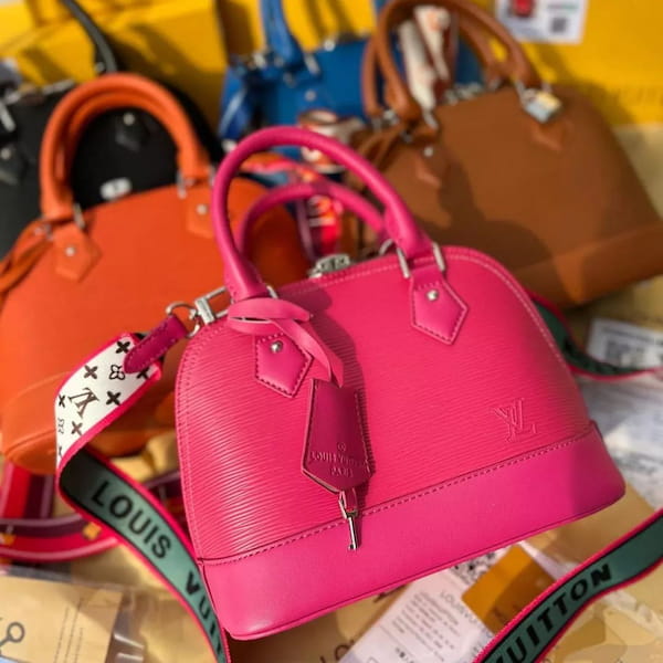 عکس-کیف، کوله پشتی و چمدان زنانه لویی ویتون