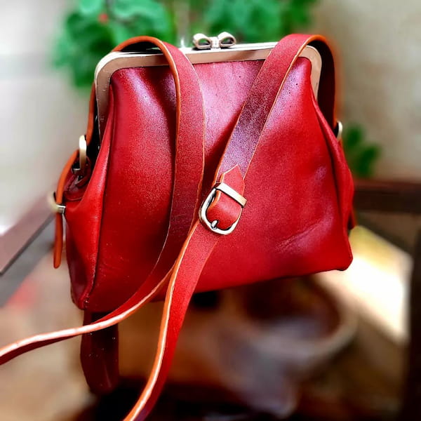 عکس-کیف زنانه قرمز