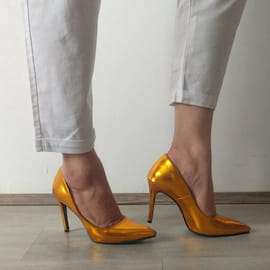 کفش پاشنه دار زنانه طلایی