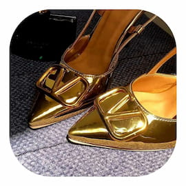 کفش مجلسی زنانه ورنی طلایی