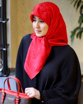 روسری زنانه ابریشم قرمز