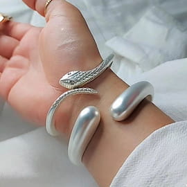 دستبند دخترانه سفید
