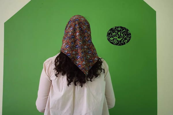 عکس-روسری زنانه کرپ قهوه ای