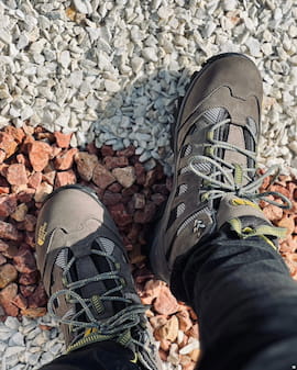کفش کوهنوردی زنانه اشبالت