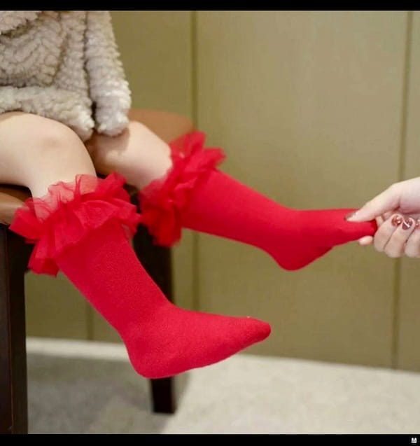 عکس-جوراب بچگانه نخی بلند قرمز