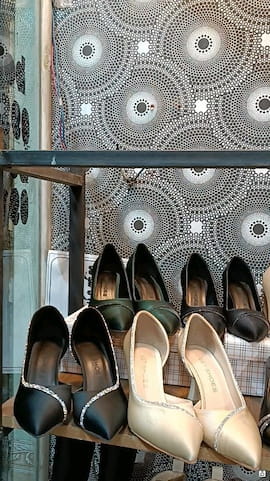 کفش کفش پاشنه دار مجلسی زنانه