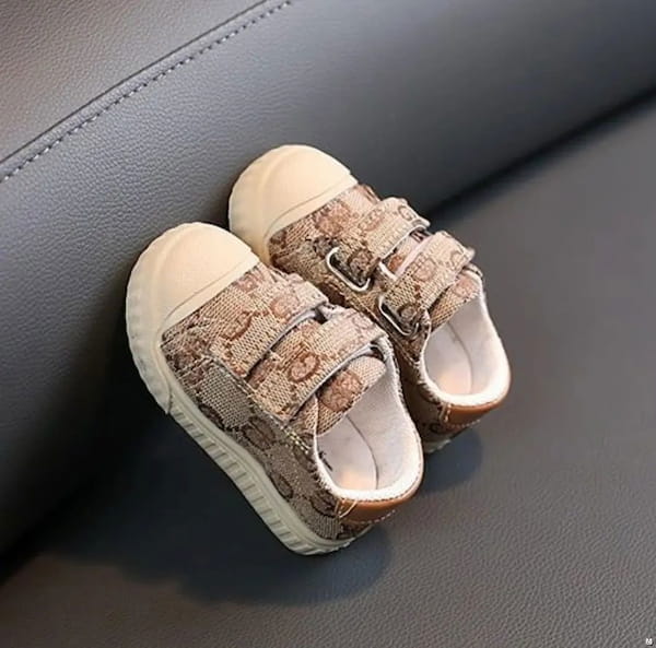 عکس-کفش بچگانه