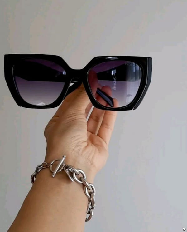 عکس-عینک زنانه افتابی پرادا