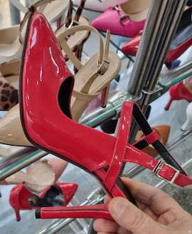 کفش زنانه قرمز