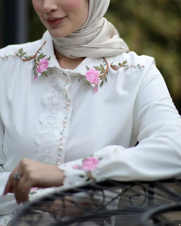 عکس-شومیز گلدوزی زنانه کرپ سفید