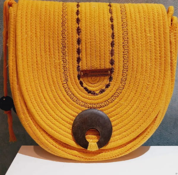 عکس-کیف زنانه زرد