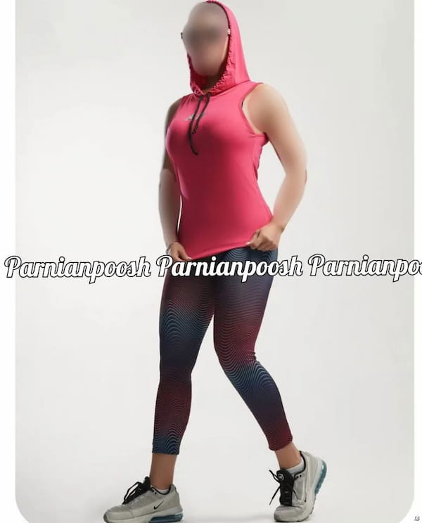 عکس-ست لباس ورزشی کلاهدار زنانه تک رنگ
