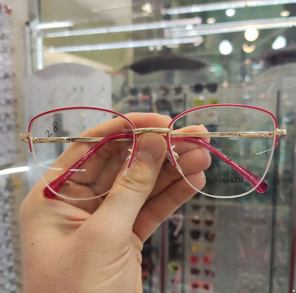 عکس-عینک طبی شیشه دخترانه تیفانی
