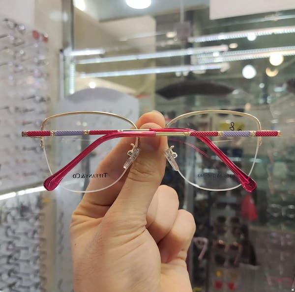 عکس-عینک طبی شیشه دخترانه تیفانی