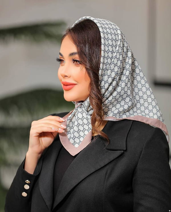 عکس-مینی اسکارف زنانه کرمی