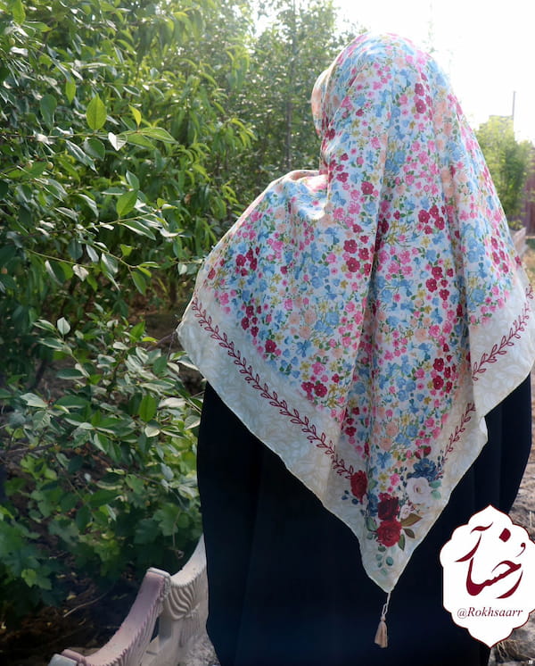 عکس-روسری زنانه نخی کرمی