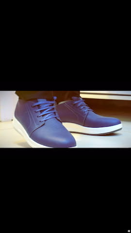 کفش روزمره مردانه چرم طبیعی آبی